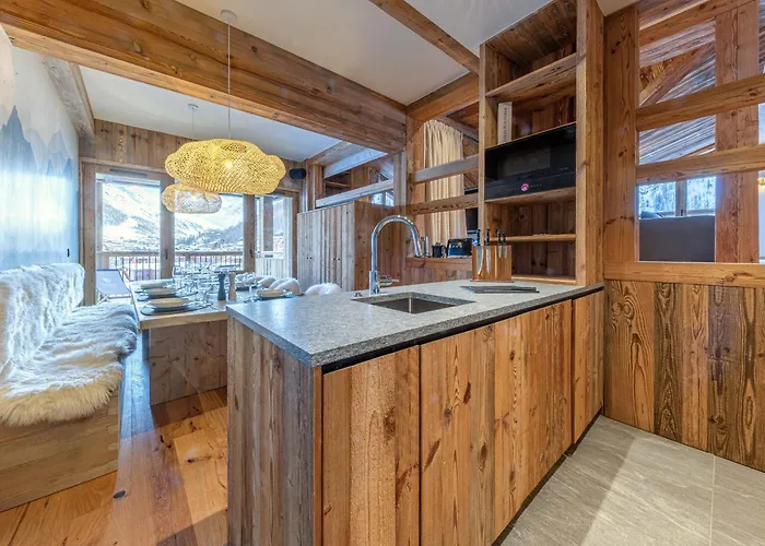 Appartement D'exception Avec Cheminée Et Cinéma à - Fr-1-694-442
